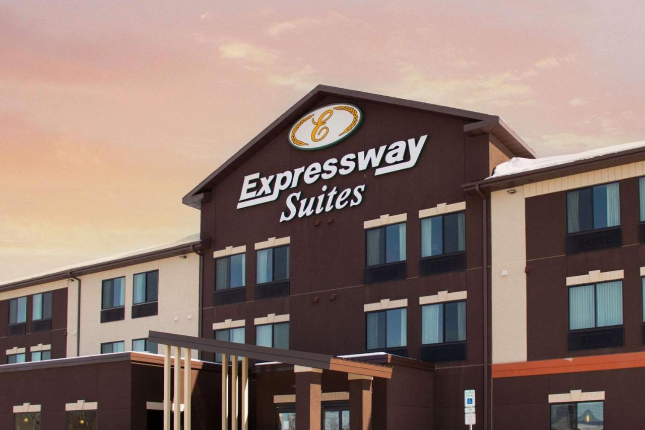 Expressway Suites Of Grand Forks Exterior photo