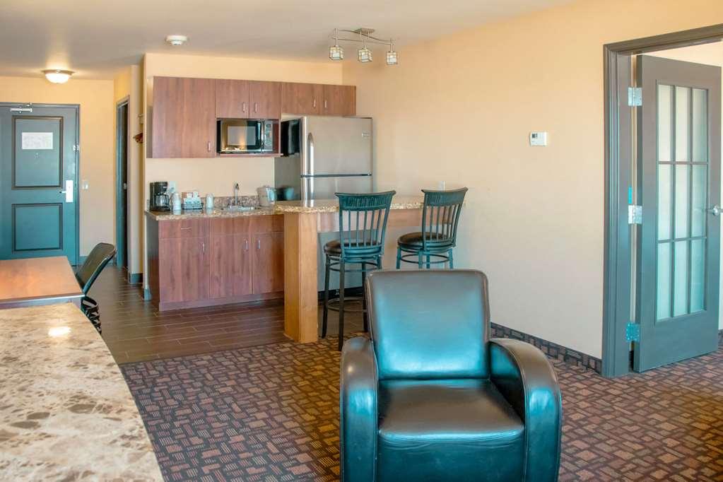 Expressway Suites Of Grand Forks Room photo